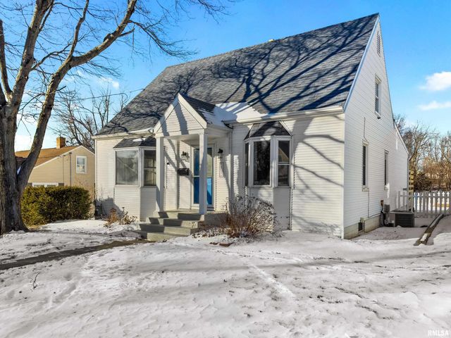 203 COURT Drive, Washington, IL 61571