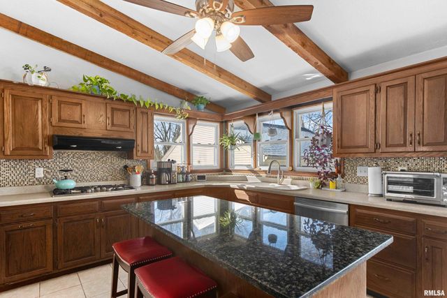 203 COURT Drive, Washington, IL 61571