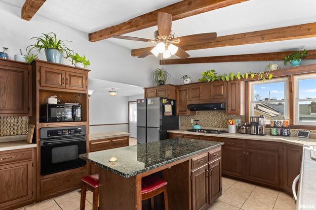 203 COURT Drive, Washington, IL 61571