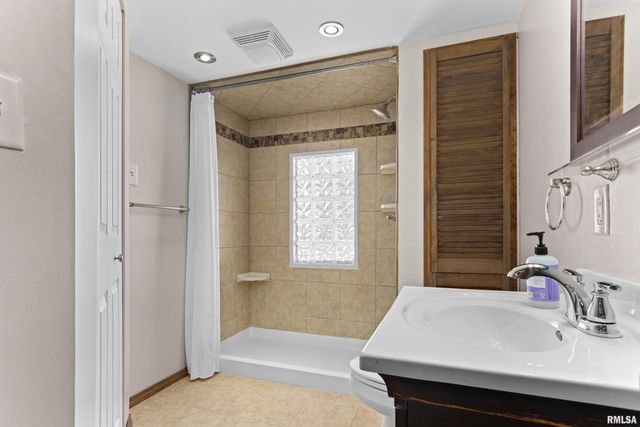 203 COURT Drive, Washington, IL 61571