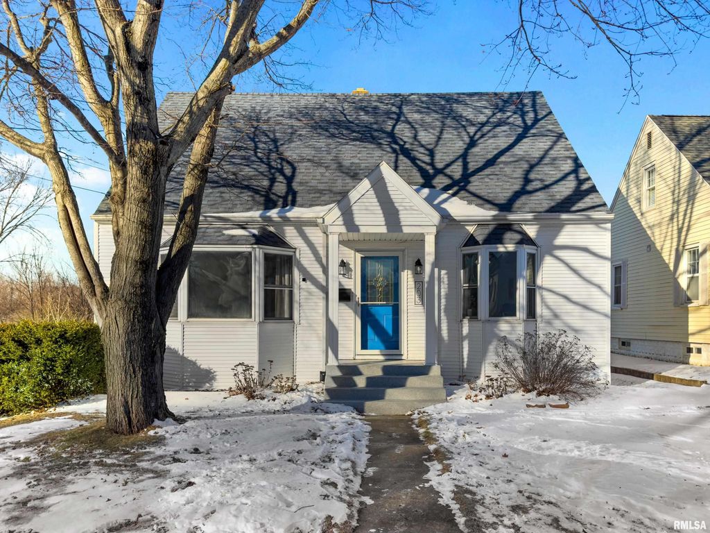 203 COURT Drive, Washington, IL 61571