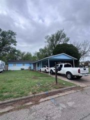 528 NW Glendale Dr, Lawton, OK 73507