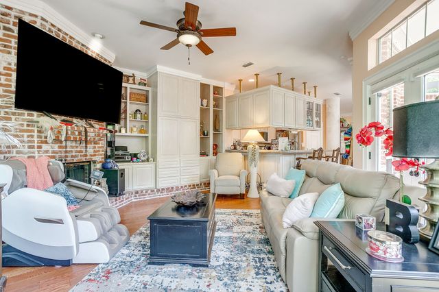 632 Lochngreen Trail, Arlington, TX 76012
