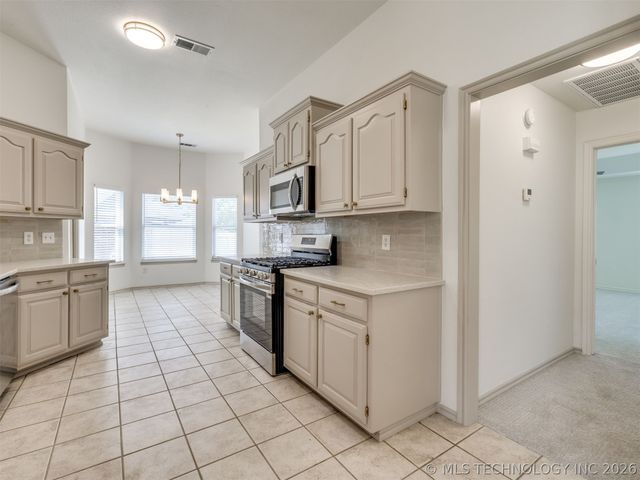 8512 N 100th East Avenue, Owasso, OK 74055