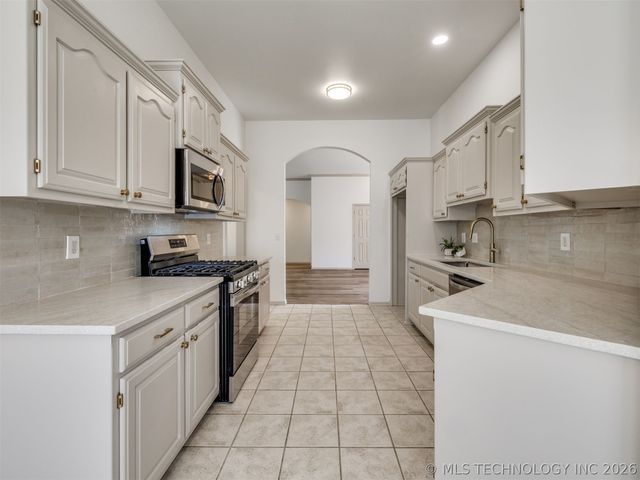 8512 N 100th East Avenue, Owasso, OK 74055