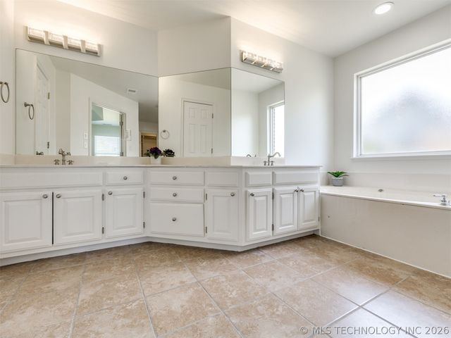 8512 N 100th East Avenue, Owasso, OK 74055