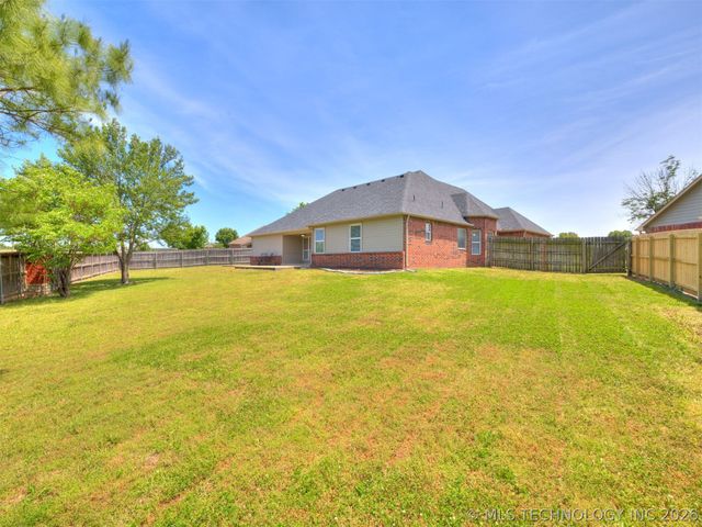 8512 N 100th East Avenue, Owasso, OK 74055