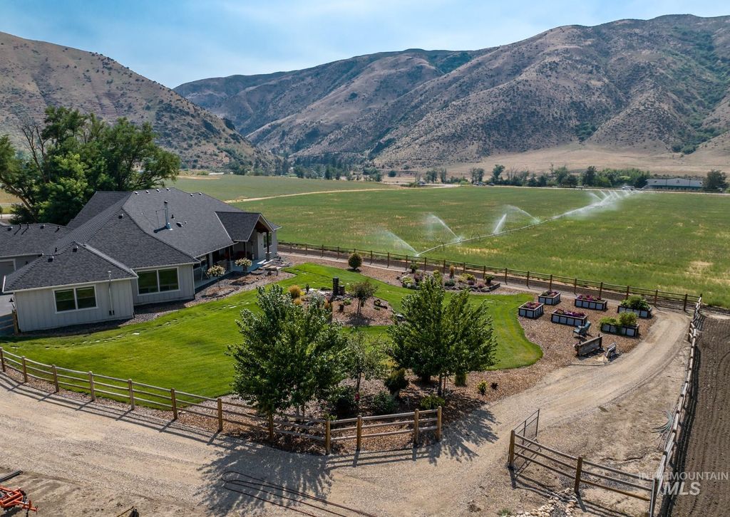 20 Waverly Dr, Horseshoe Bend, ID 83629