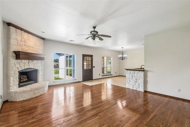 1028 Skyline Boulevard, Edmond, OK 73025