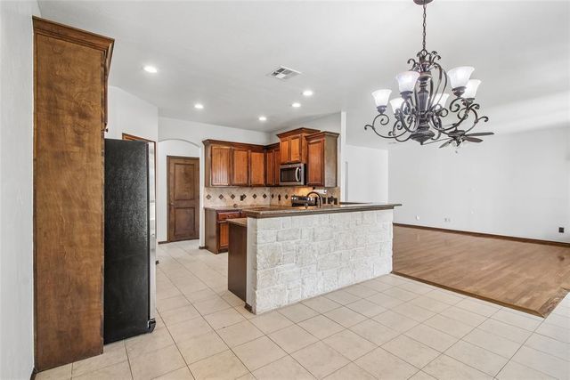 1028 Skyline Boulevard, Edmond, OK 73025
