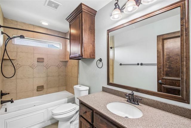 1028 Skyline Boulevard, Edmond, OK 73025