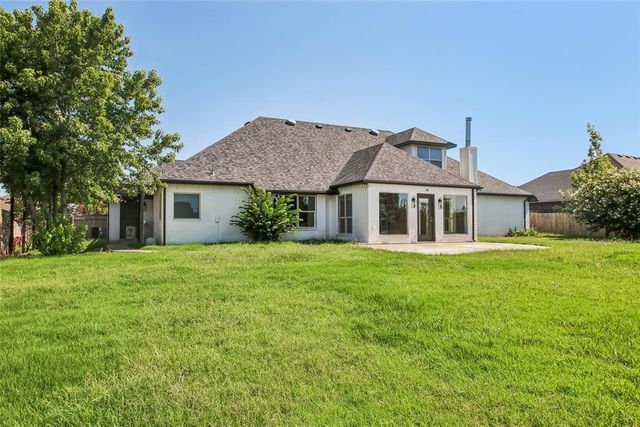 1028 Skyline Boulevard, Edmond, OK 73025