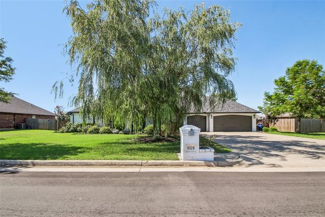 1028 Skyline Boulevard, Edmond, OK 73025