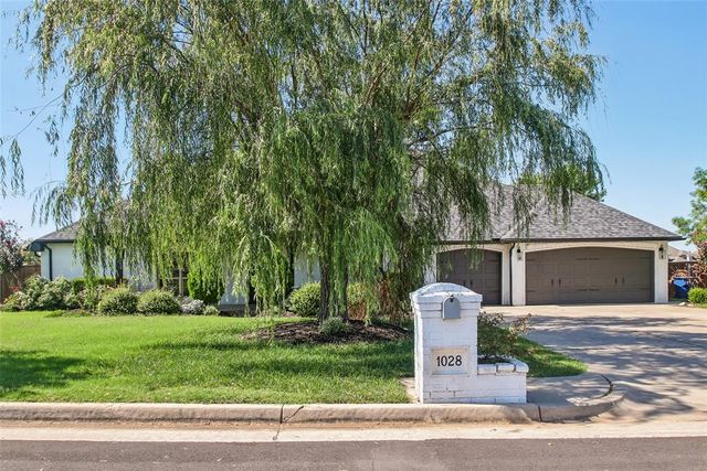 1028 Skyline Boulevard, Edmond, OK 73025