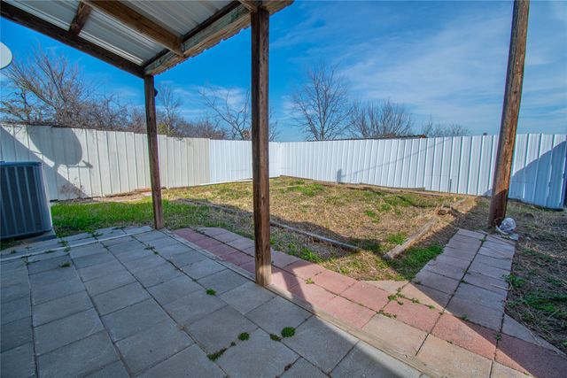 125 Hyde Away Lane, Weatherford, TX 76085