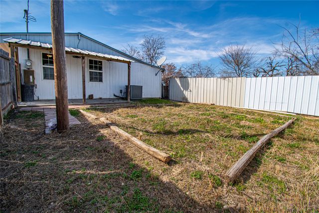 125 Hyde Away Lane, Weatherford, TX 76085