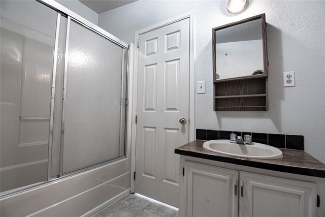 125 Hyde Away Lane, Weatherford, TX 76085