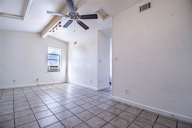 125 Hyde Away Lane, Weatherford, TX 76085