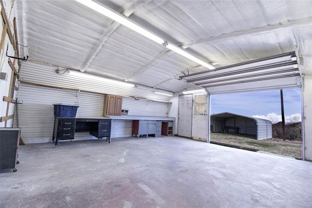 125 Hyde Away Lane, Weatherford, TX 76085