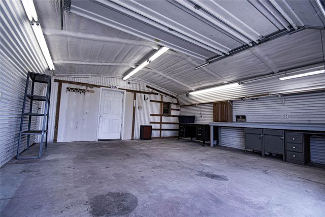 125 Hyde Away Lane, Weatherford, TX 76085