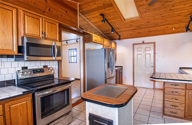 125 Hyde Away Lane, Weatherford, TX 76085