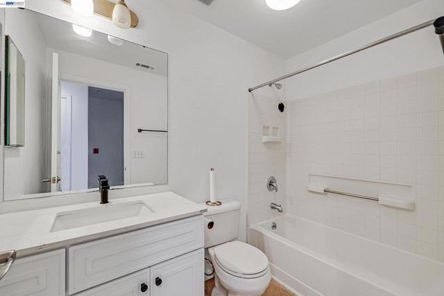 1594 Tucker St 56, Oakland, CA 94603
