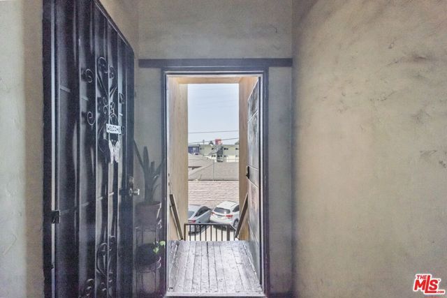 2717 S Budlong Avenue, Los Angeles, CA 90007