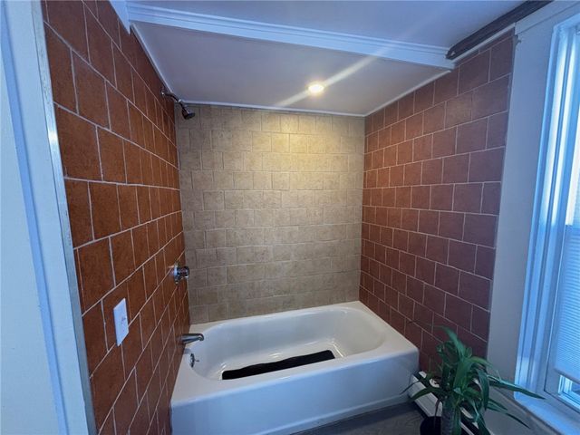 712 Hope Street 2, Bristol, RI 02809