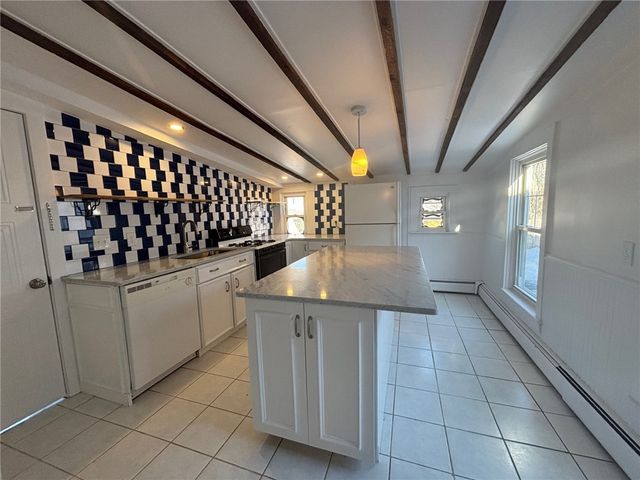 712 Hope Street 2, Bristol, RI 02809