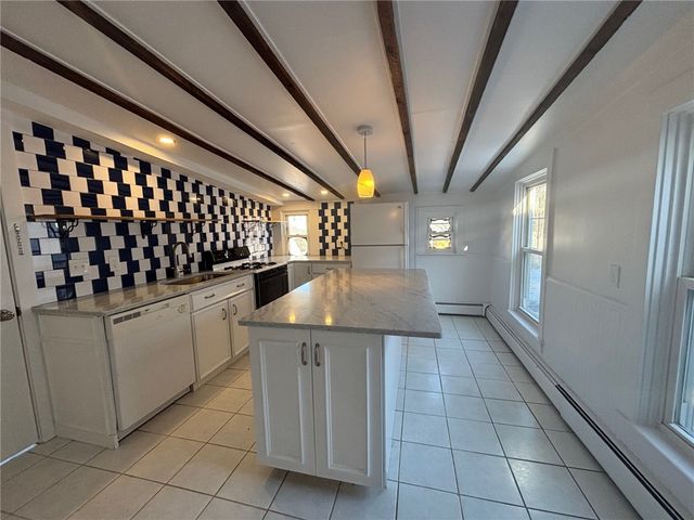 712 Hope Street 2, Bristol, RI 02809