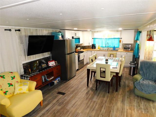 37320 8TH AVENUE, Zephyrhills, FL 33542