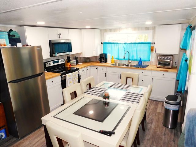 37320 8TH AVENUE, Zephyrhills, FL 33542