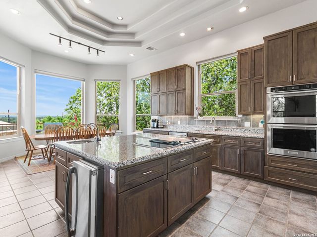 31360 WILD OAK HL, Fair Oaks Ranch, TX 78015