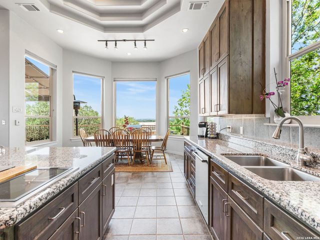 31360 WILD OAK HL, Fair Oaks Ranch, TX 78015