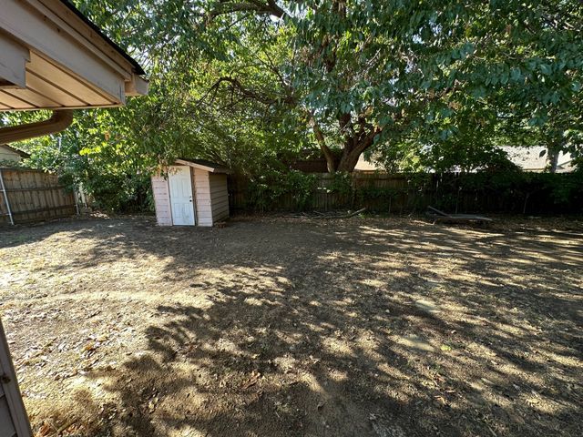 733 Toni Drive, Hurst, TX 76054