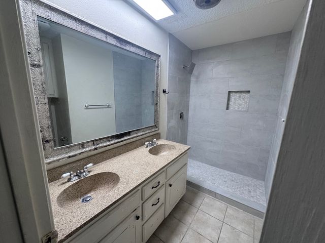 733 Toni Drive, Hurst, TX 76054