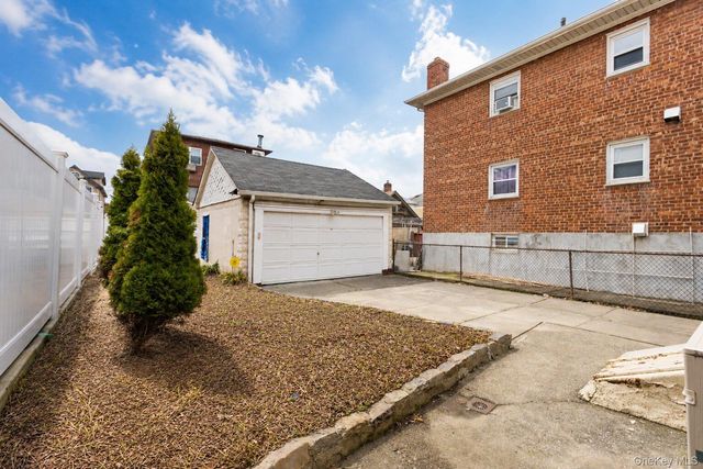 6117 165th Street, Fresh Meadows, NY 11365