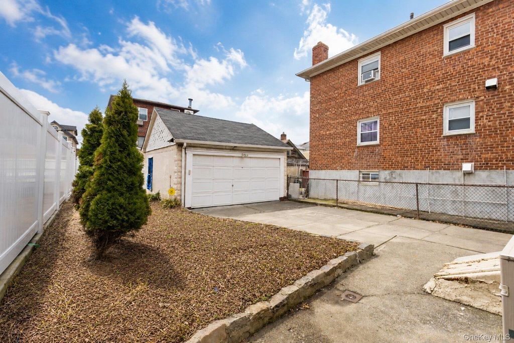 6117 165th Street, Fresh Meadows, NY 11365 — photo 3