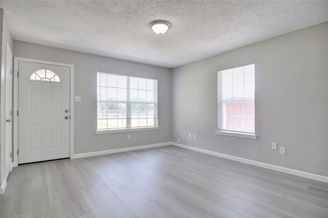 5909 Whittlesey Road, Fort Worth, TX 76119
