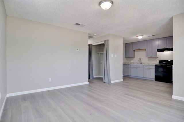 5909 Whittlesey Road, Fort Worth, TX 76119