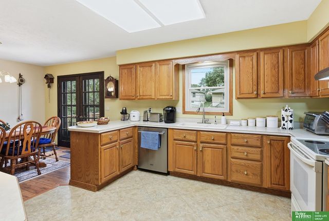2608 Gindy Drive, Bellevue, NE 68147