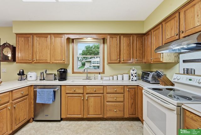 2608 Gindy Drive, Bellevue, NE 68147