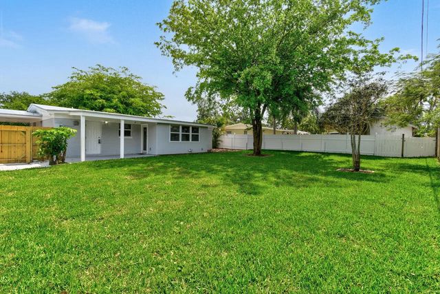 12091 Colony Avenue, Palm Beach Gardens, FL 33410