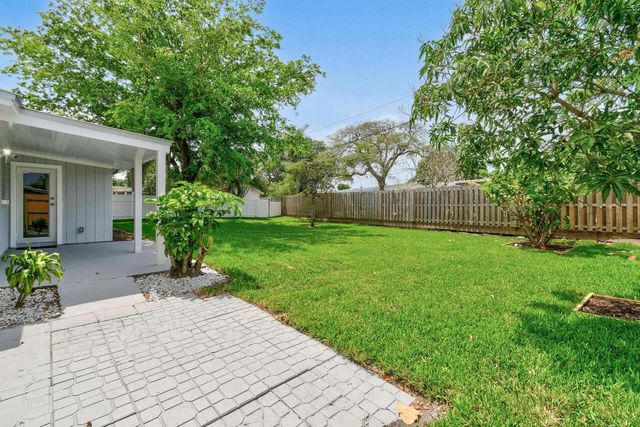 12091 Colony Avenue, Palm Beach Gardens, FL 33410