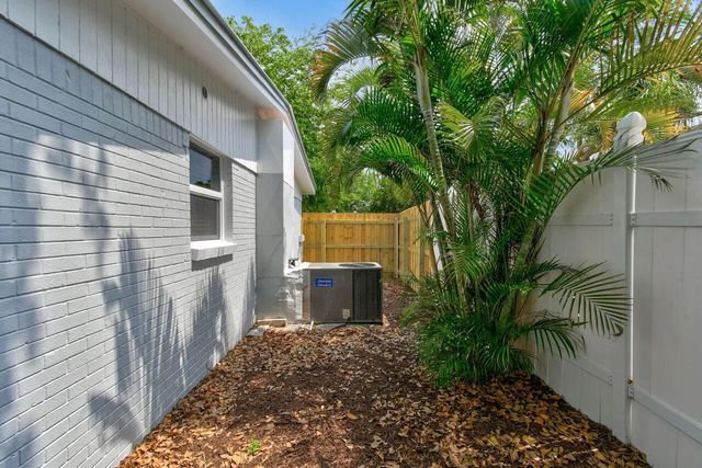 12091 Colony Avenue, Palm Beach Gardens, FL 33410
