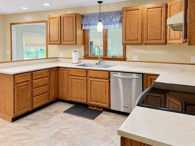 138 Slate Rd, Chicopee, MA 01020