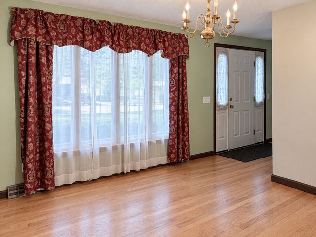138 Slate Rd, Chicopee, MA 01020