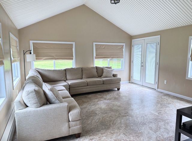 138 Slate Rd, Chicopee, MA 01020