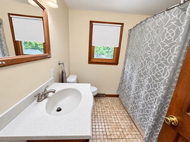 138 Slate Rd, Chicopee, MA 01020