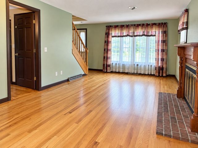 138 Slate Rd, Chicopee, MA 01020